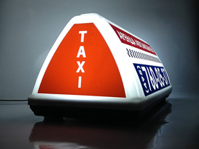 Рекламный световой короб на такси «Стрит»