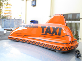 Рекламный световой короб лайтбокс на такси «Дискавери»
